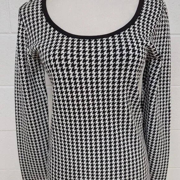 NWOT White House Black Market Houndstooth Sweater, Medium - Picture 2 of 5
